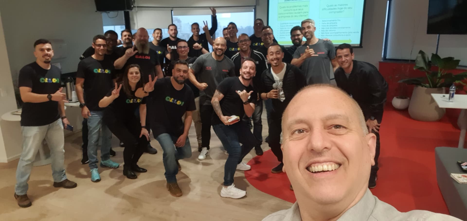 Rogério Chelucci com a equipe da Caloi ao final de um treinamento de vendas